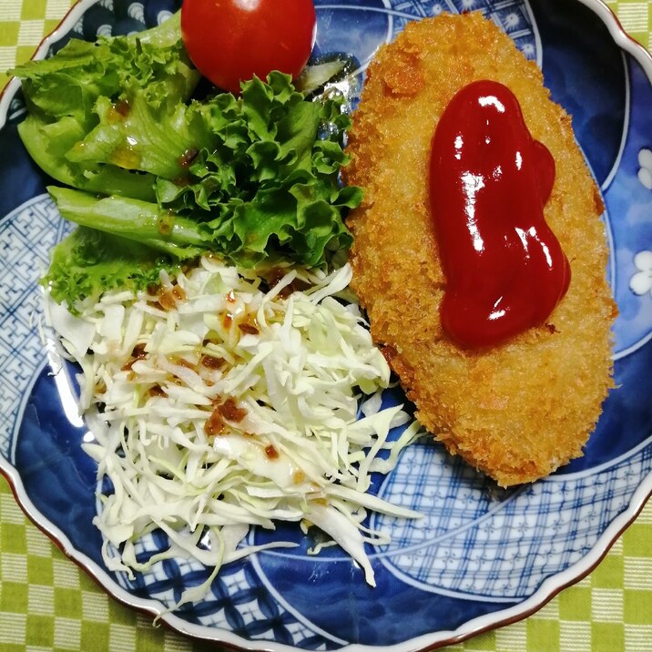 お好きな揚げ物のお惣菜とお好きなサラダを添えて